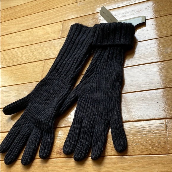 BURBERRY Black Ribbed Knit Gloves - Picture 1 of 5